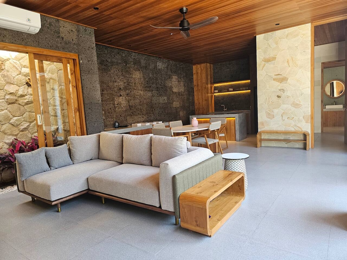 Home in South Kuta · ★5.0 · 2 bedrooms · 2 beds · 2 private baths, comparabile Airbnb
