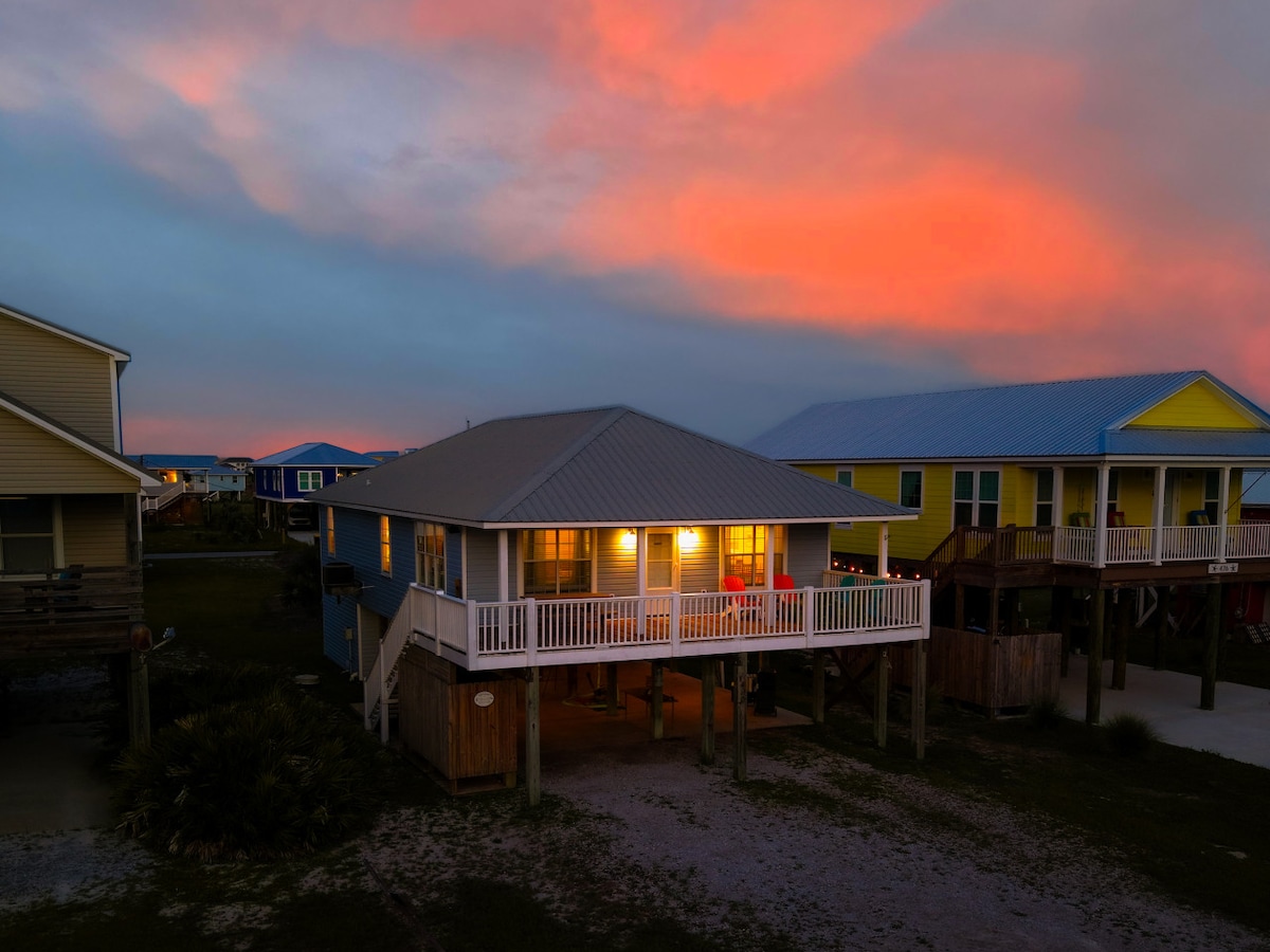 Beach Breeze - New Listing! Steps to Sand • Family-Friendly Stay photo 4