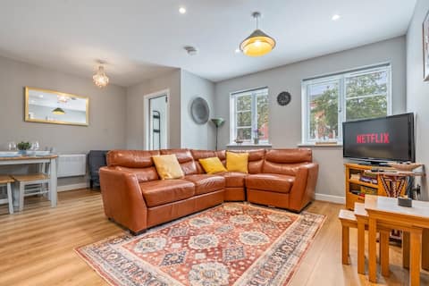 Top performing Airbnb: Bright & Homely Birmingham Escape! in Erdington
