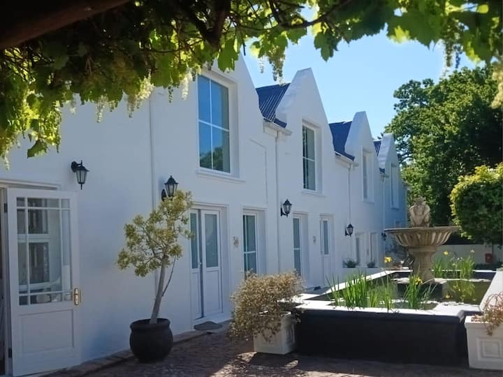 La Jolie Guesthouse Room 2 - Franschhoek