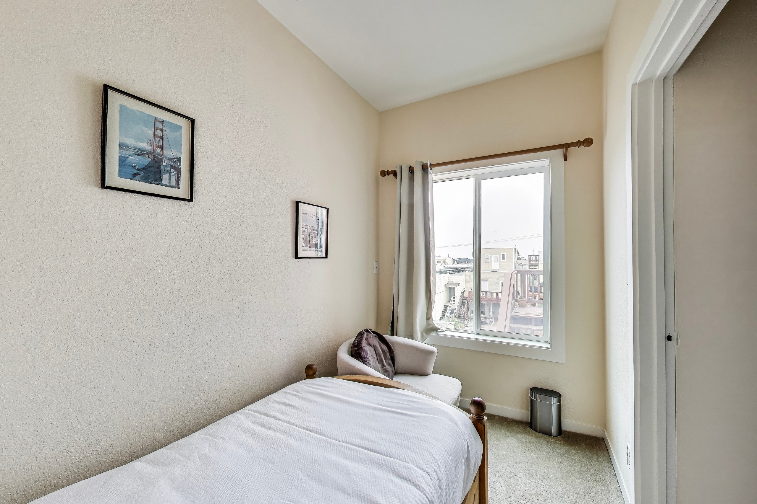Home in San Francisco · ★4.38 · 4 bedrooms · 5 beds · 2 baths - Image 15