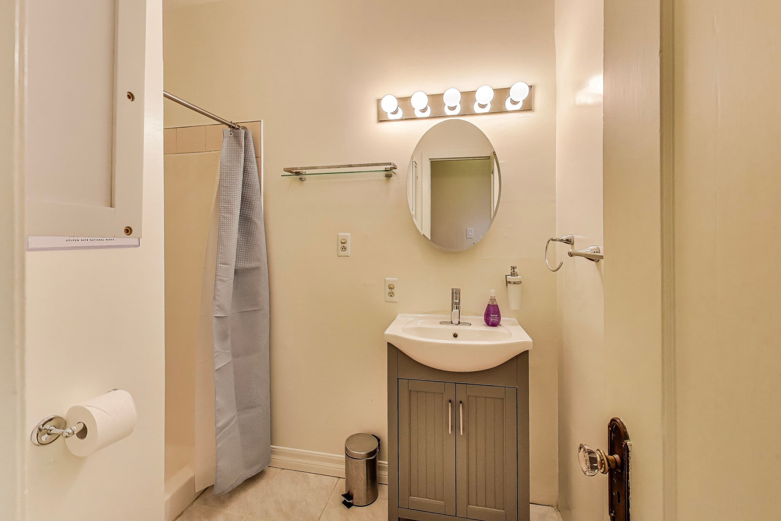 Home in San Francisco · ★4.38 · 4 bedrooms · 5 beds · 2 baths - Image 18
