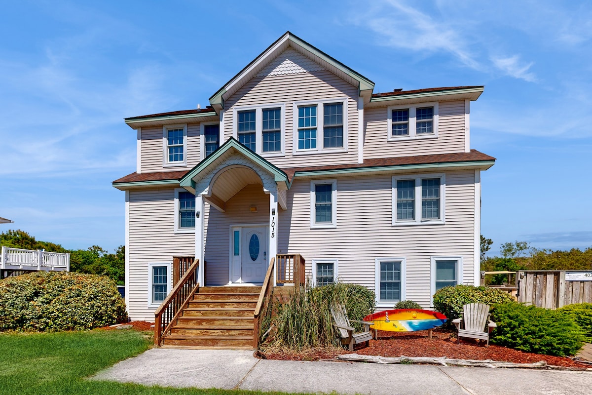 7BR Dog Friendly | Pool | Hot Tub | Deck | W/D