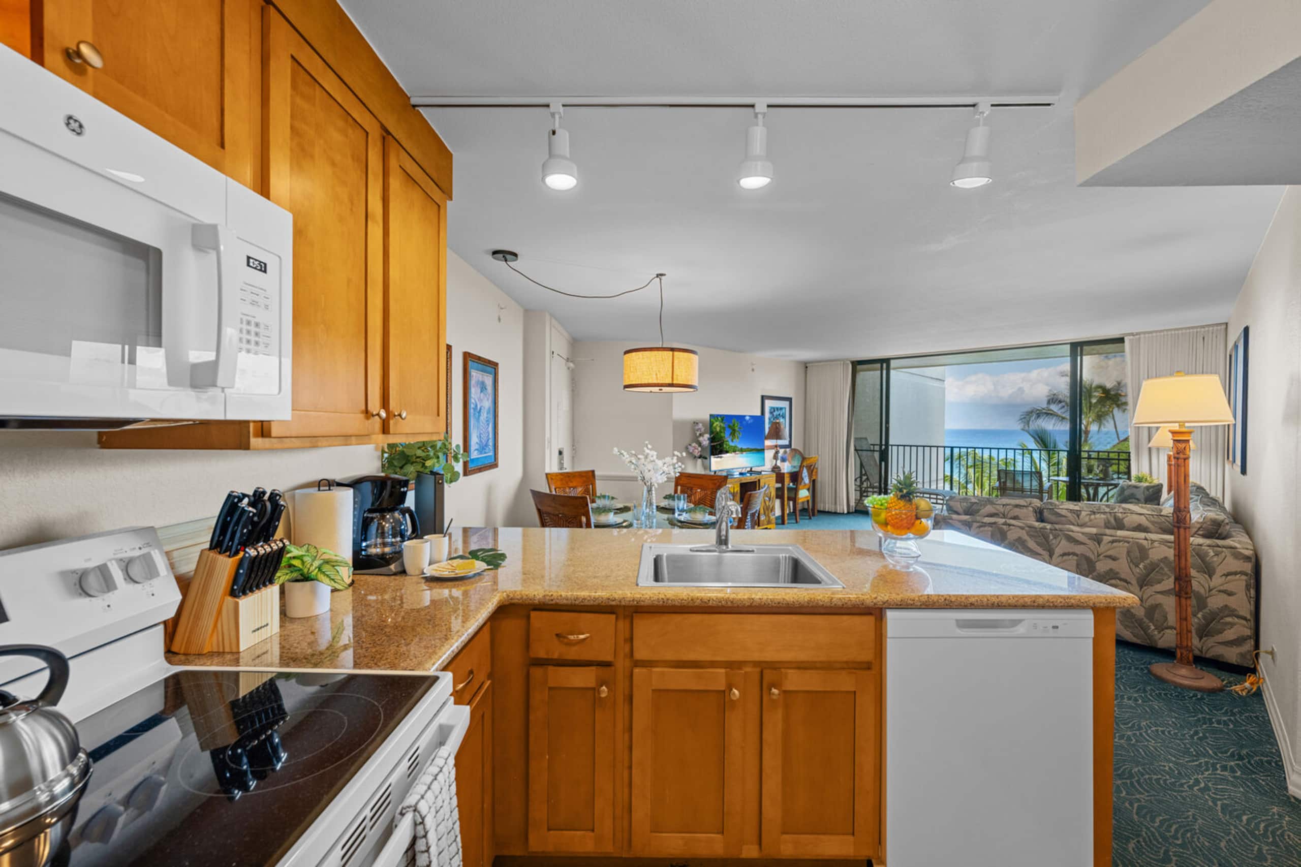 Condo in Lahaina · ★5.0 · 1 bedroom · 2 beds · 1 private bath - Image 12