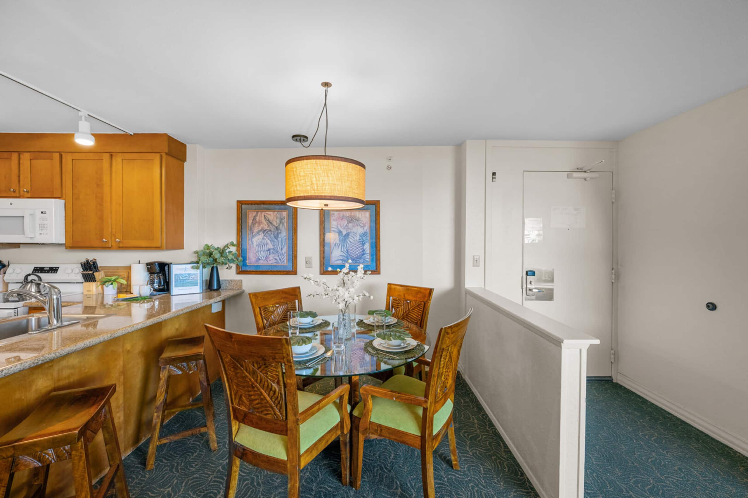 Condo in Lahaina · ★5.0 · 1 bedroom · 2 beds · 1 private bath - Image 7