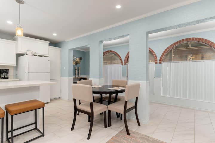 Cozy Condo On The Water W/pool & Boat Slip! - Port Isabel, TX