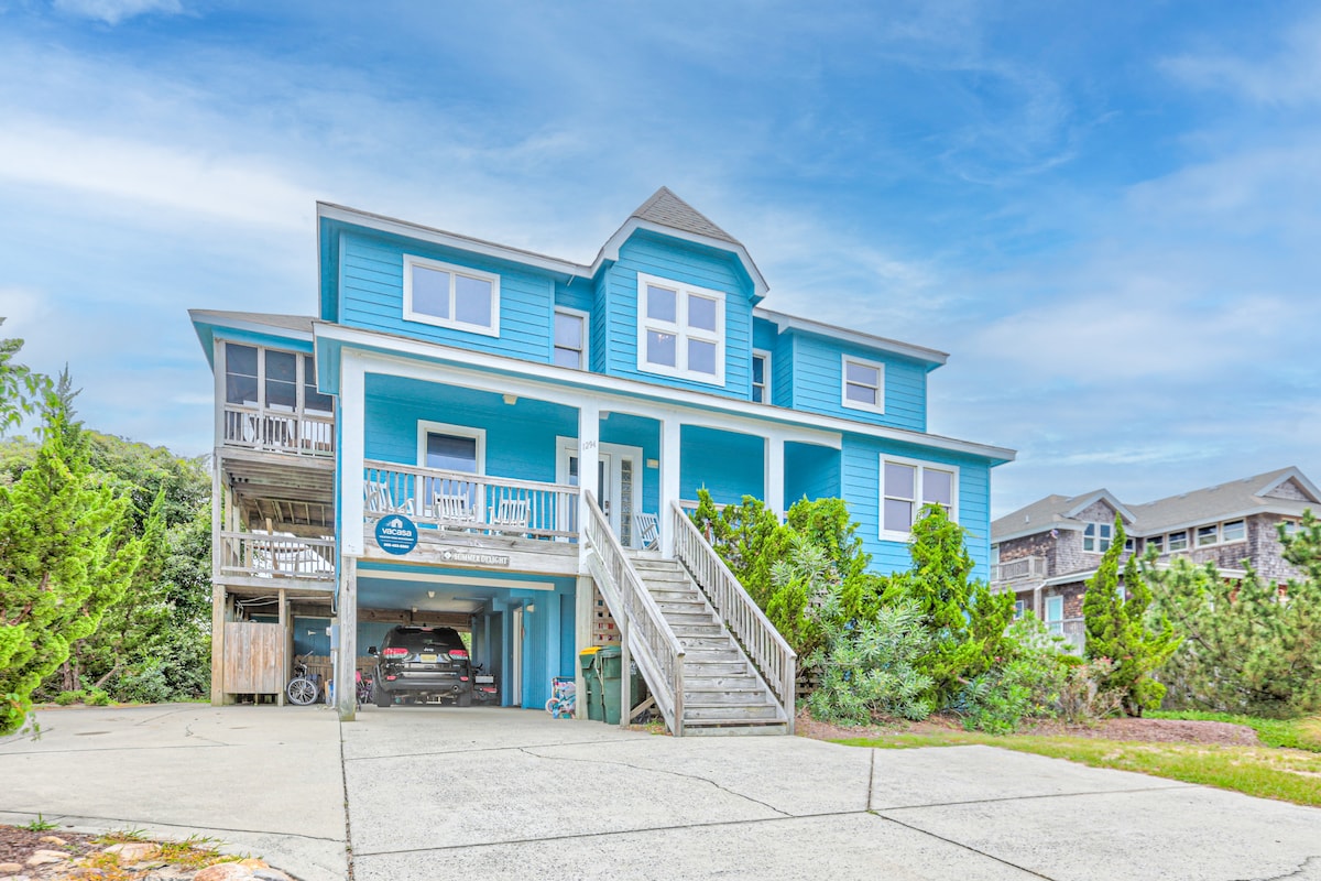 Spacious water-view 7BR - private pool & hot tub