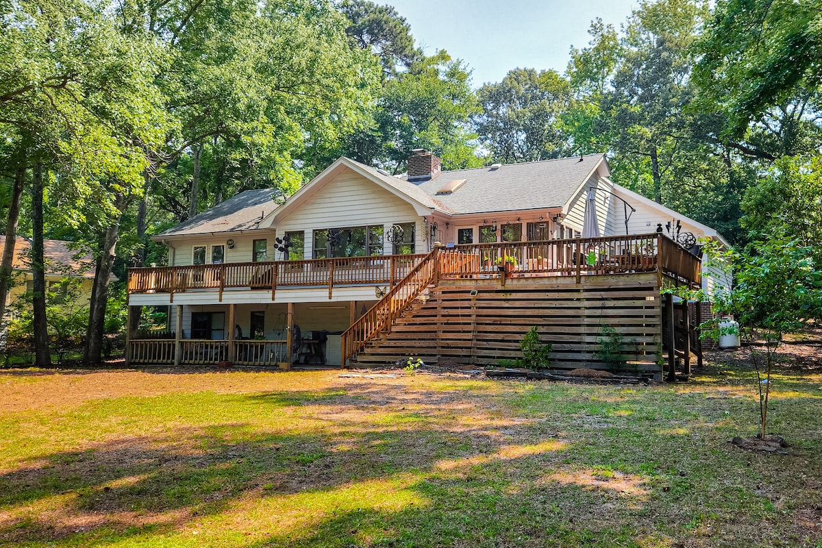 Tranquil 4BR Waterview | Fireplace | Deck