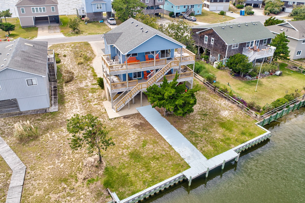 4BR Soundview Dog Friendly | Pool | Dock | Deck