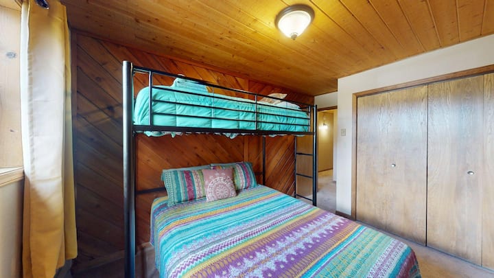 Единично легло вместо двуетажно легло с двойно легло