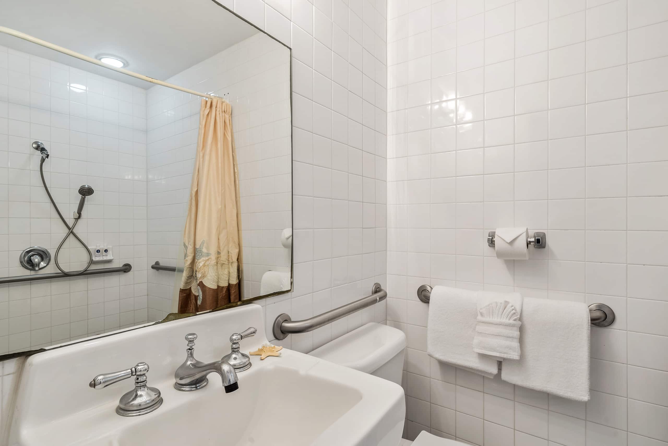 Condo in Lahaina · ★5.0 · 1 bedroom · 2 beds · 2 baths - Image 26