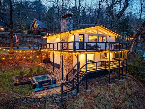 Top performing Airbnb: 5* Chalet~OberTram~HotTub~GmRm~FireTable~PS5~Bears in Gatlinburg