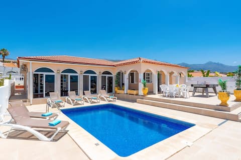 Villa Venezuela by Villa Plus