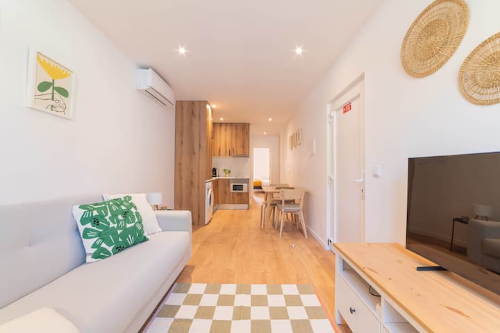 Bright & Comfortable 1br With Patio - Amadora