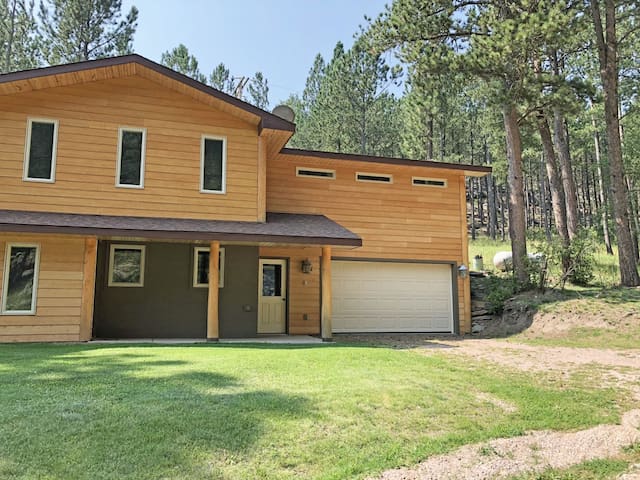 Rushmore Vacation Rentals managed Airbnb listing 2