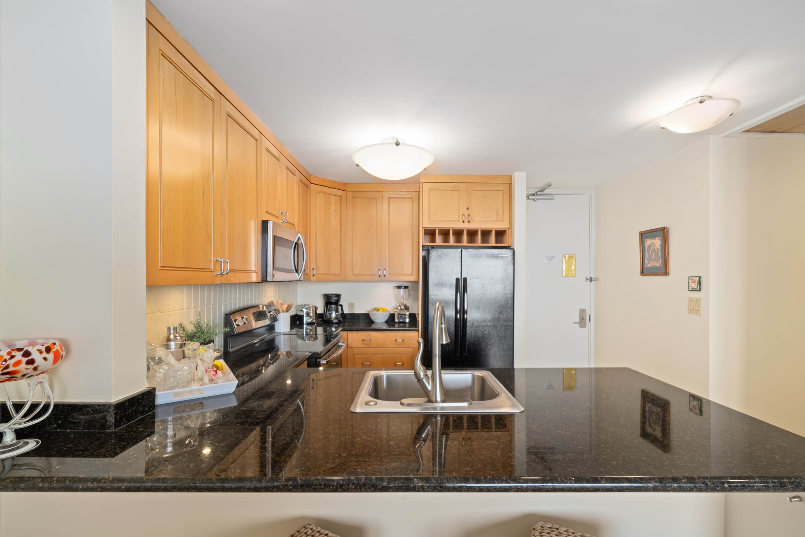 Condo in Lahaina · ★5.0 · 1 bedroom · 2 beds · 2 baths - Image 9