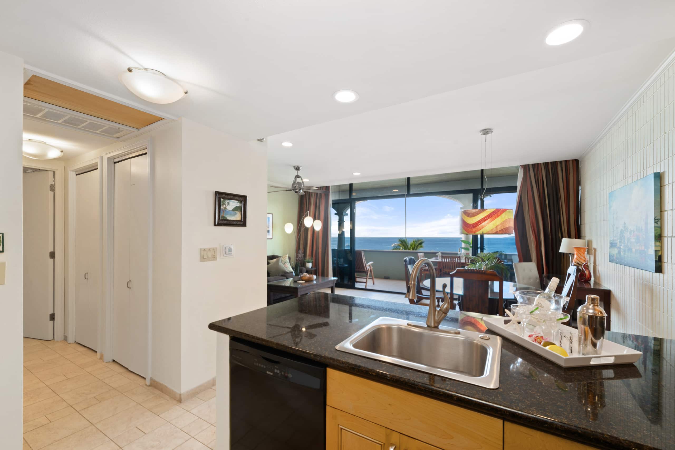 Condo in Lahaina · ★5.0 · 1 bedroom · 2 beds · 2 baths - Image 7