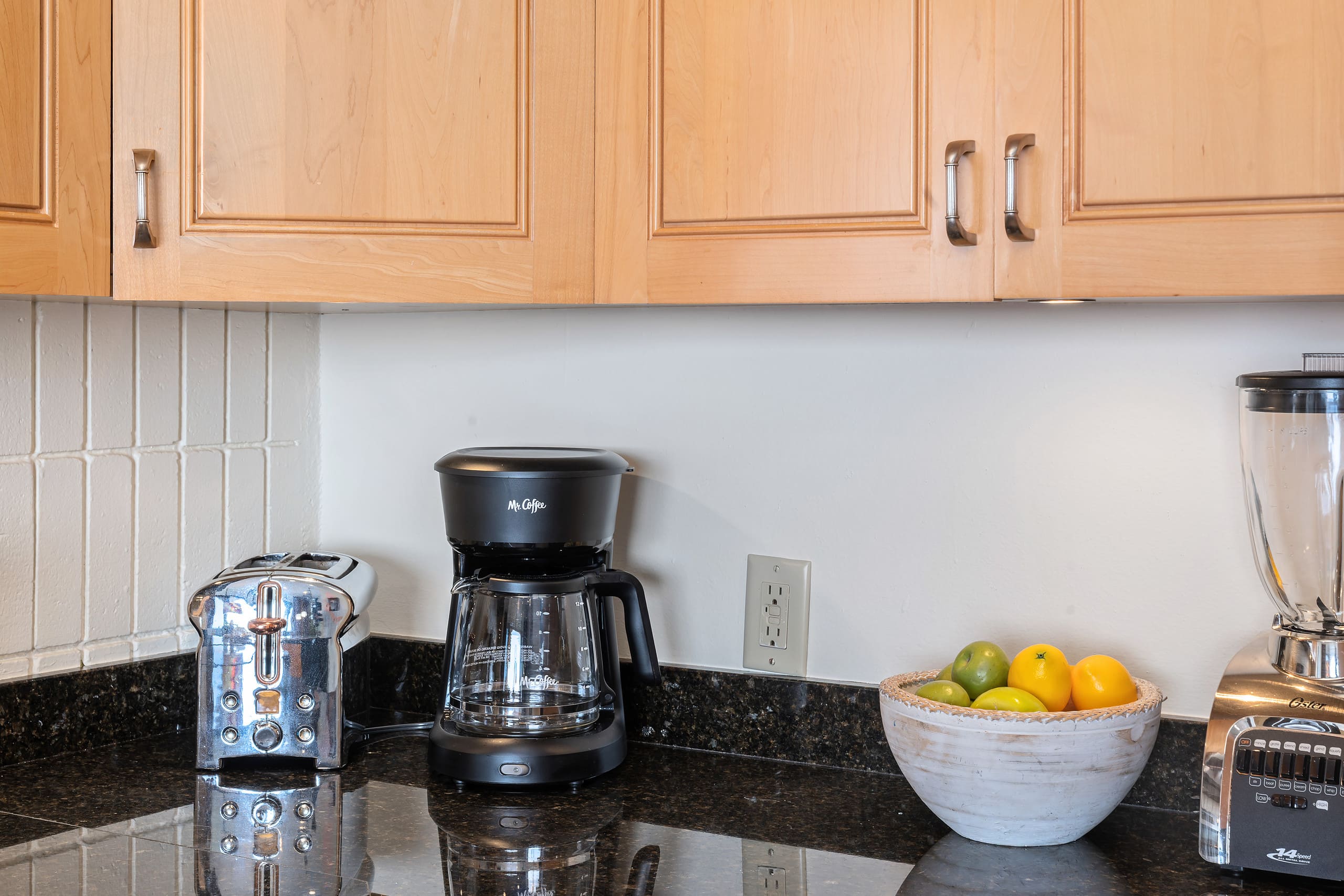 Condo in Lahaina · ★5.0 · 1 bedroom · 2 beds · 2 baths - Image 11