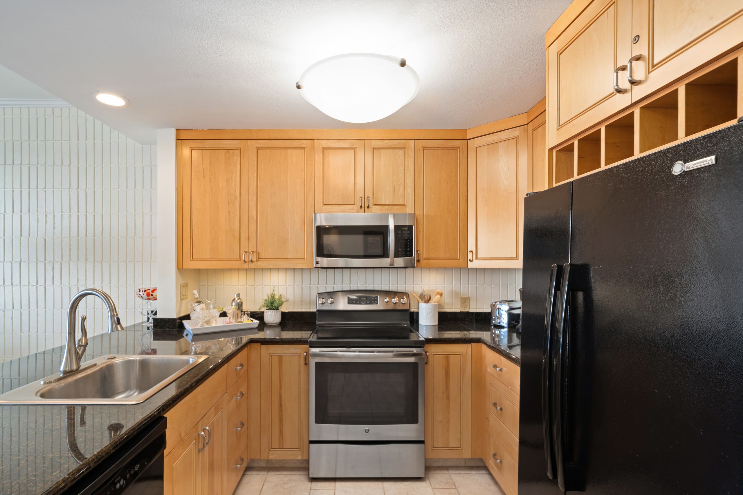 Condo in Lahaina · ★5.0 · 1 bedroom · 2 beds · 2 baths - Image 10