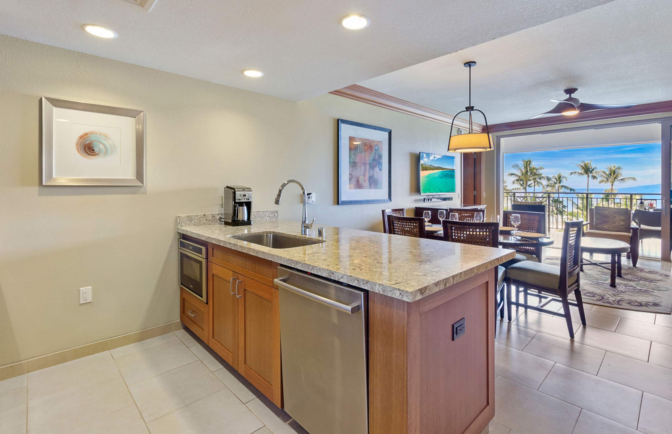 Condo in Lahaina · ★5.0 · 2 bedrooms · 4 beds · 2 baths - Image 4