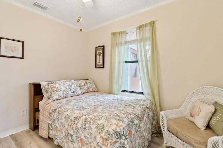 1267 S Fletcher Ave - Chambre d'invité avec grand lit 1