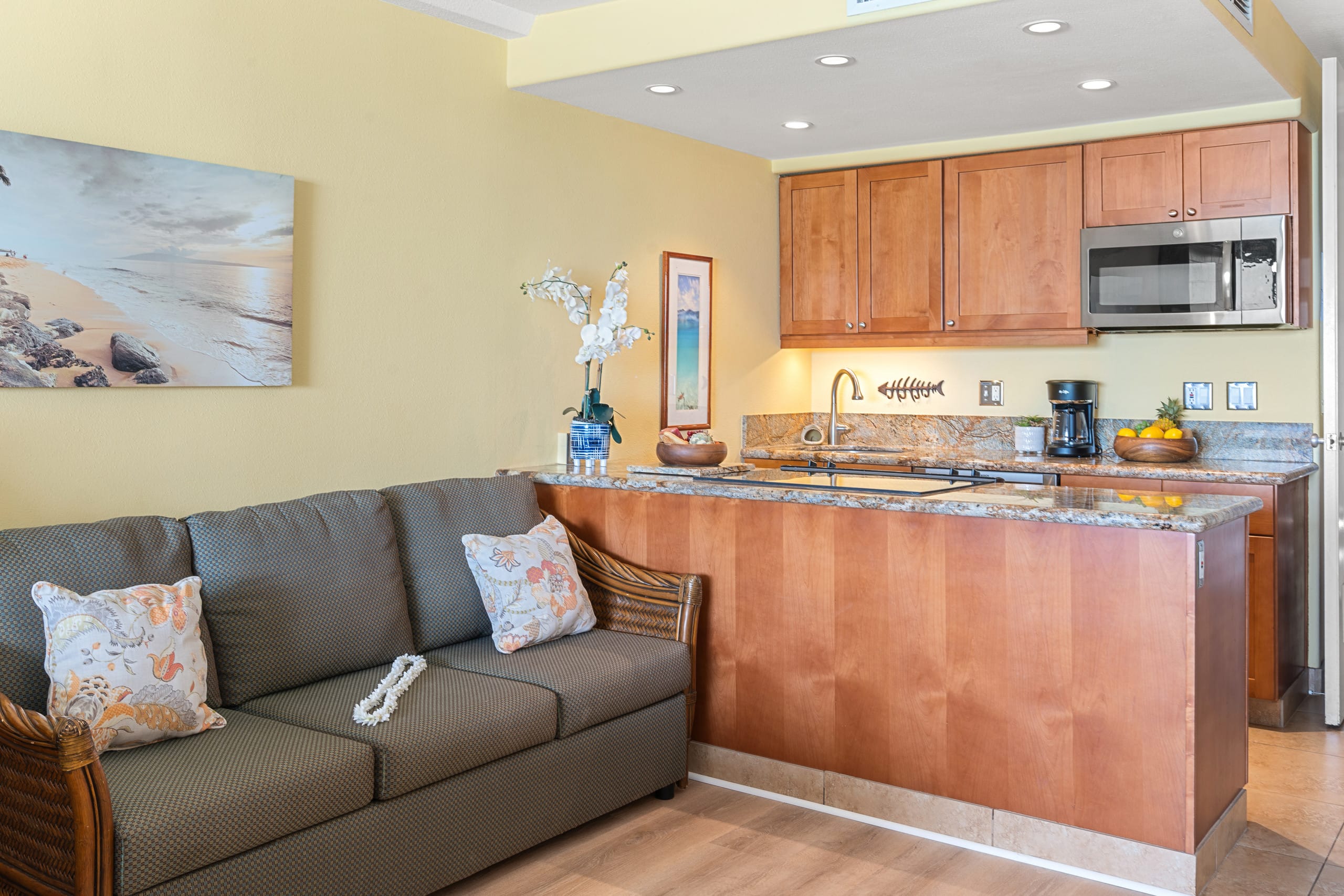 Condo in Lahaina · ★4.63 · 1 bedroom · 2 beds · 1 bath - Image 3