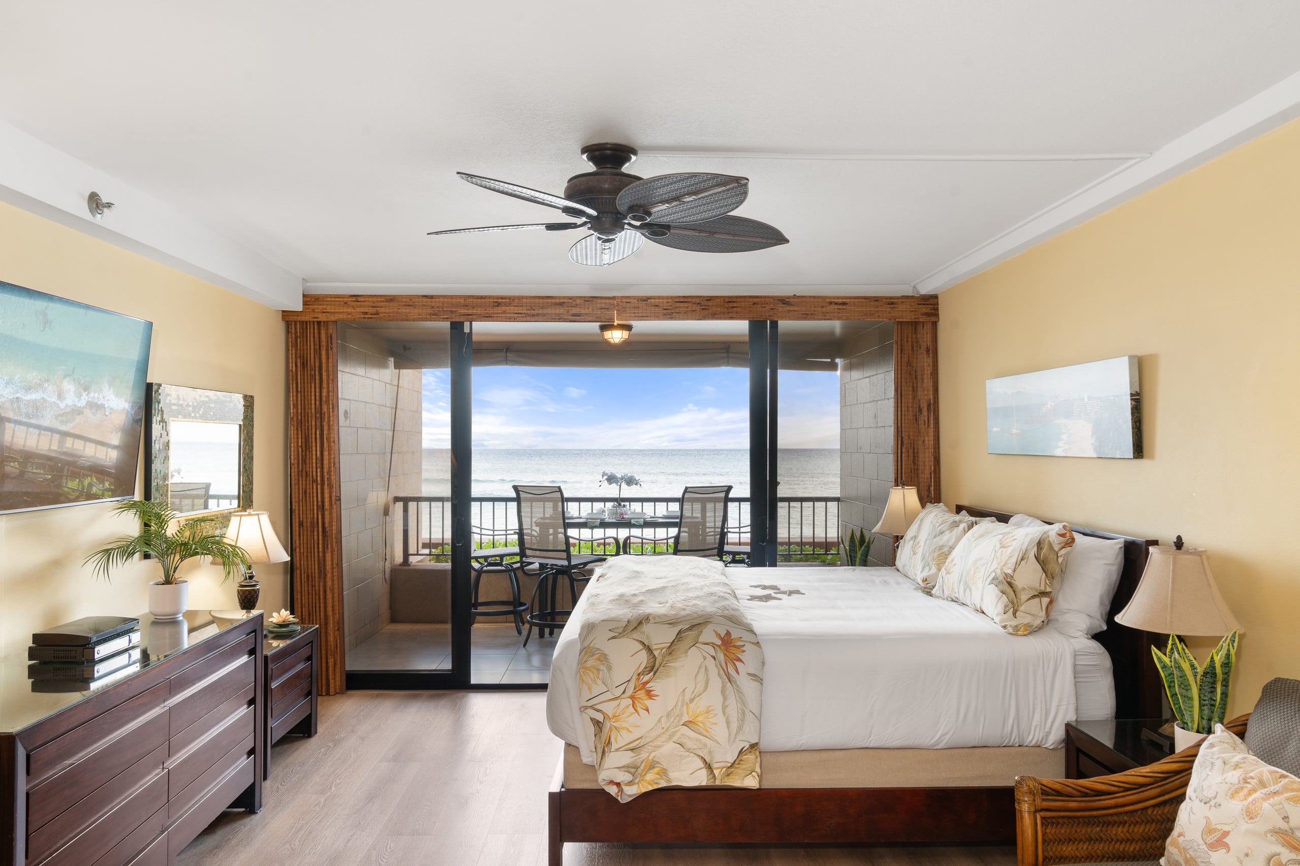 Condo in Lahaina · ★4.63 · 1 bedroom · 2 beds · 1 bath - Image 2
