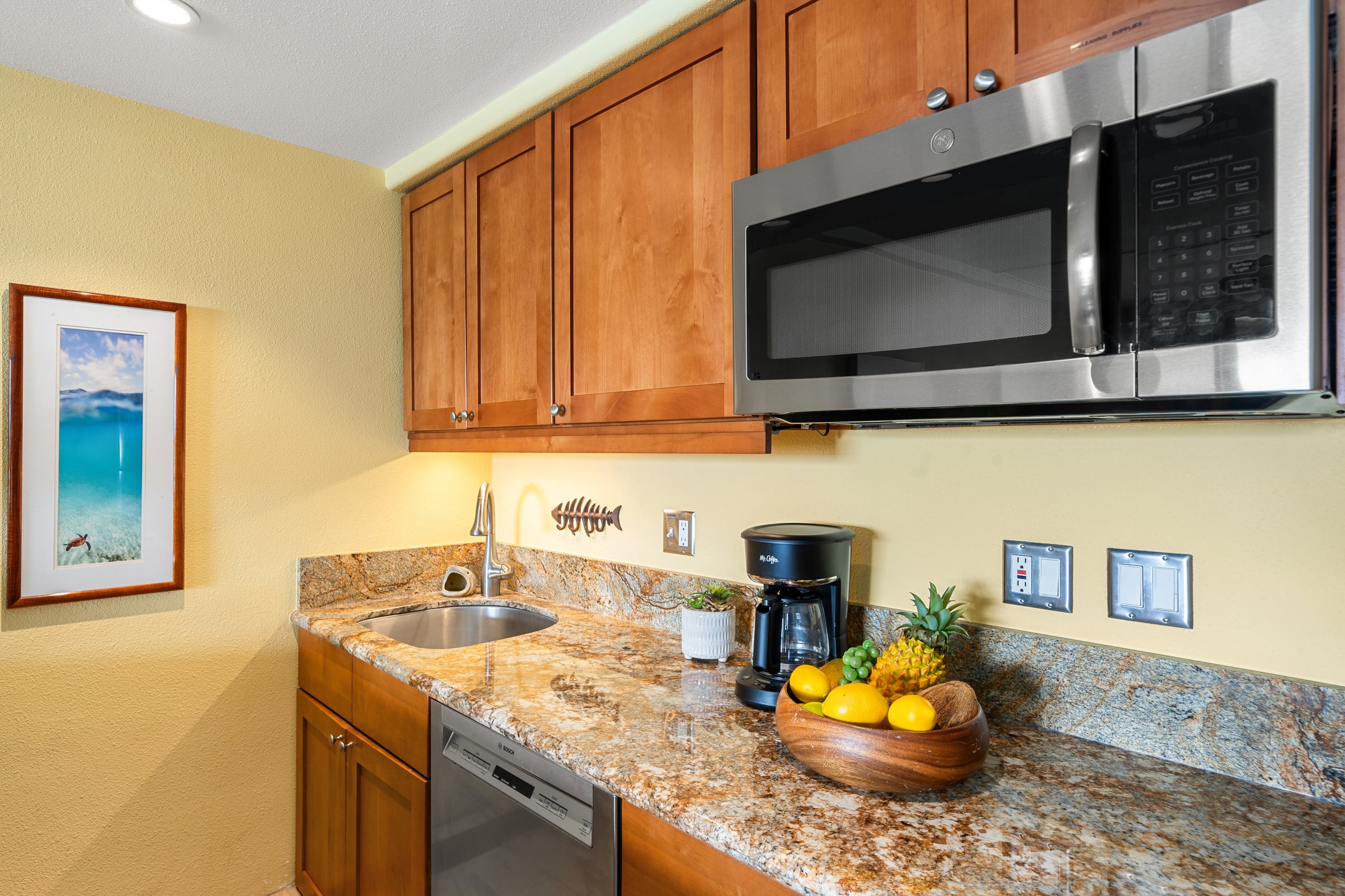 Condo in Lahaina · ★4.63 · 1 bedroom · 2 beds · 1 bath - Image 18