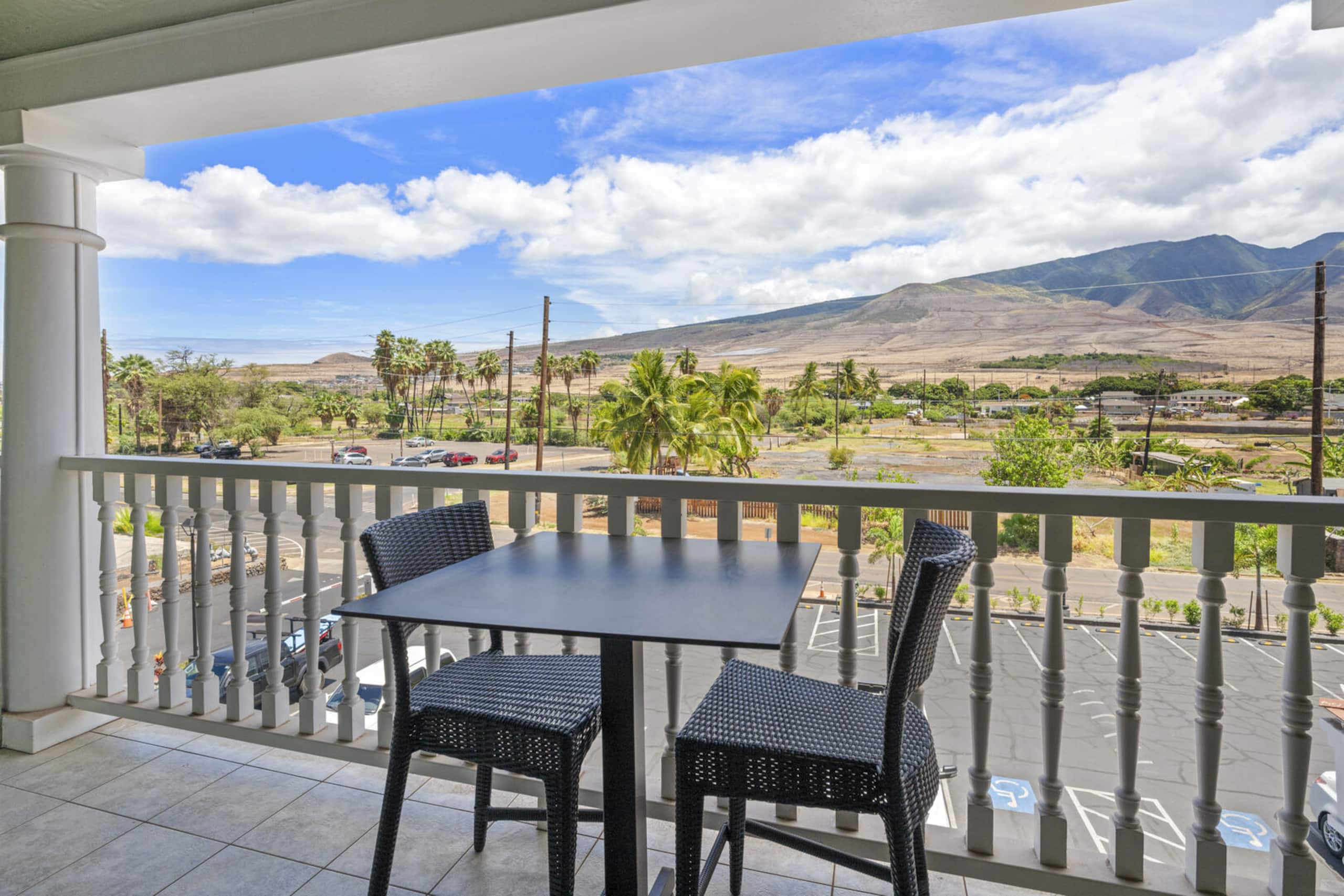 Relaxing Beachfront Studio Retreat – Lahaina Shore - Image 2