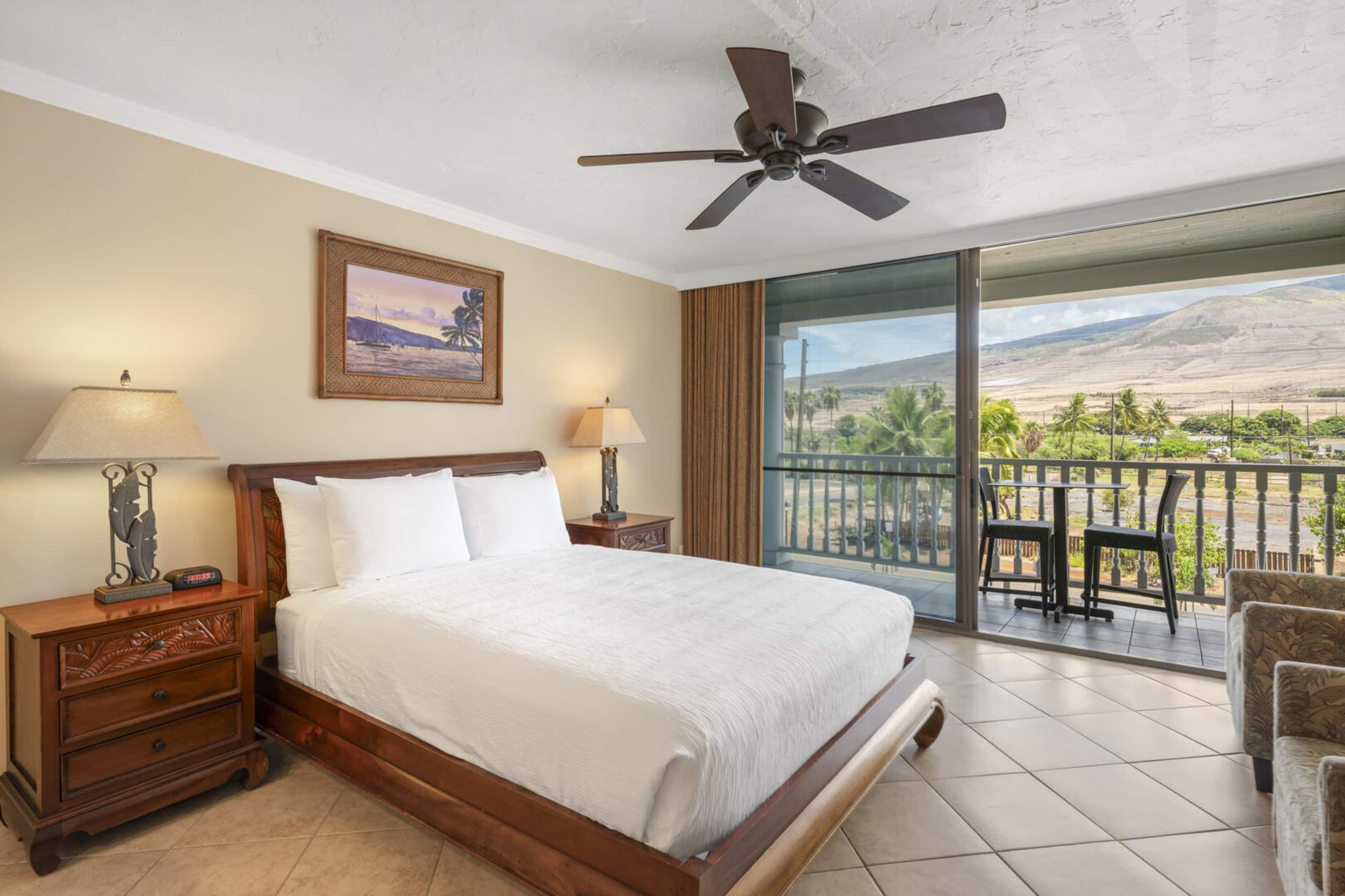 Relaxing Beachfront Studio Retreat – Lahaina Shore - Image 1