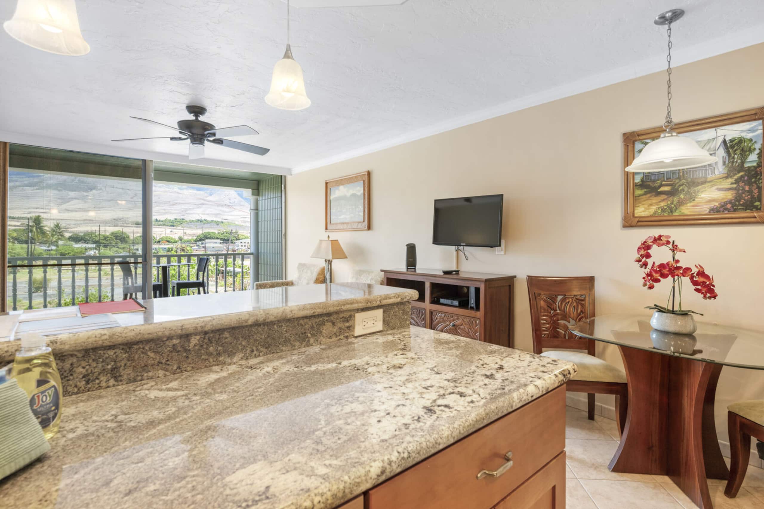 Relaxing Beachfront Studio Retreat – Lahaina Shore - Image 8
