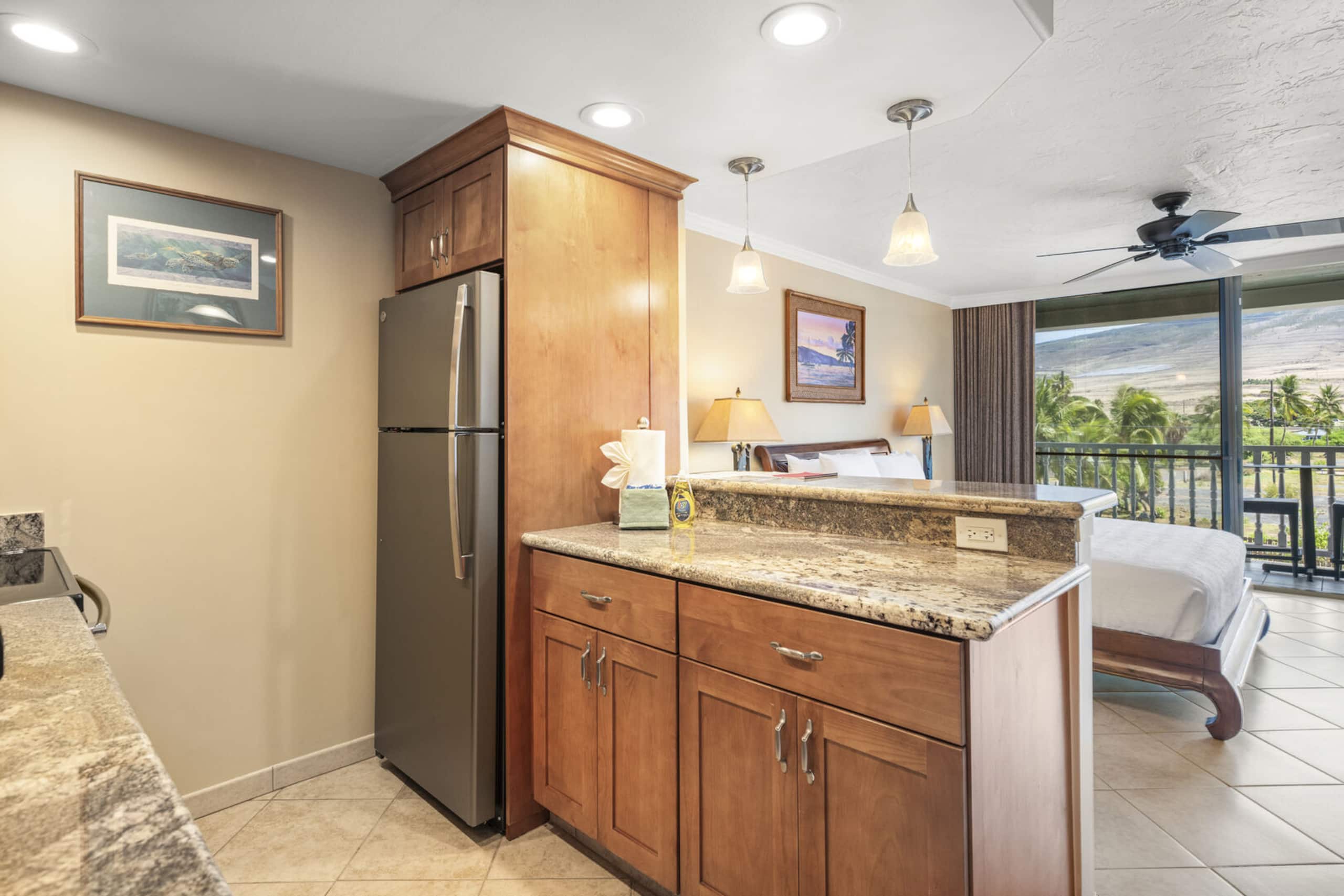 Relaxing Beachfront Studio Retreat – Lahaina Shore - Image 7