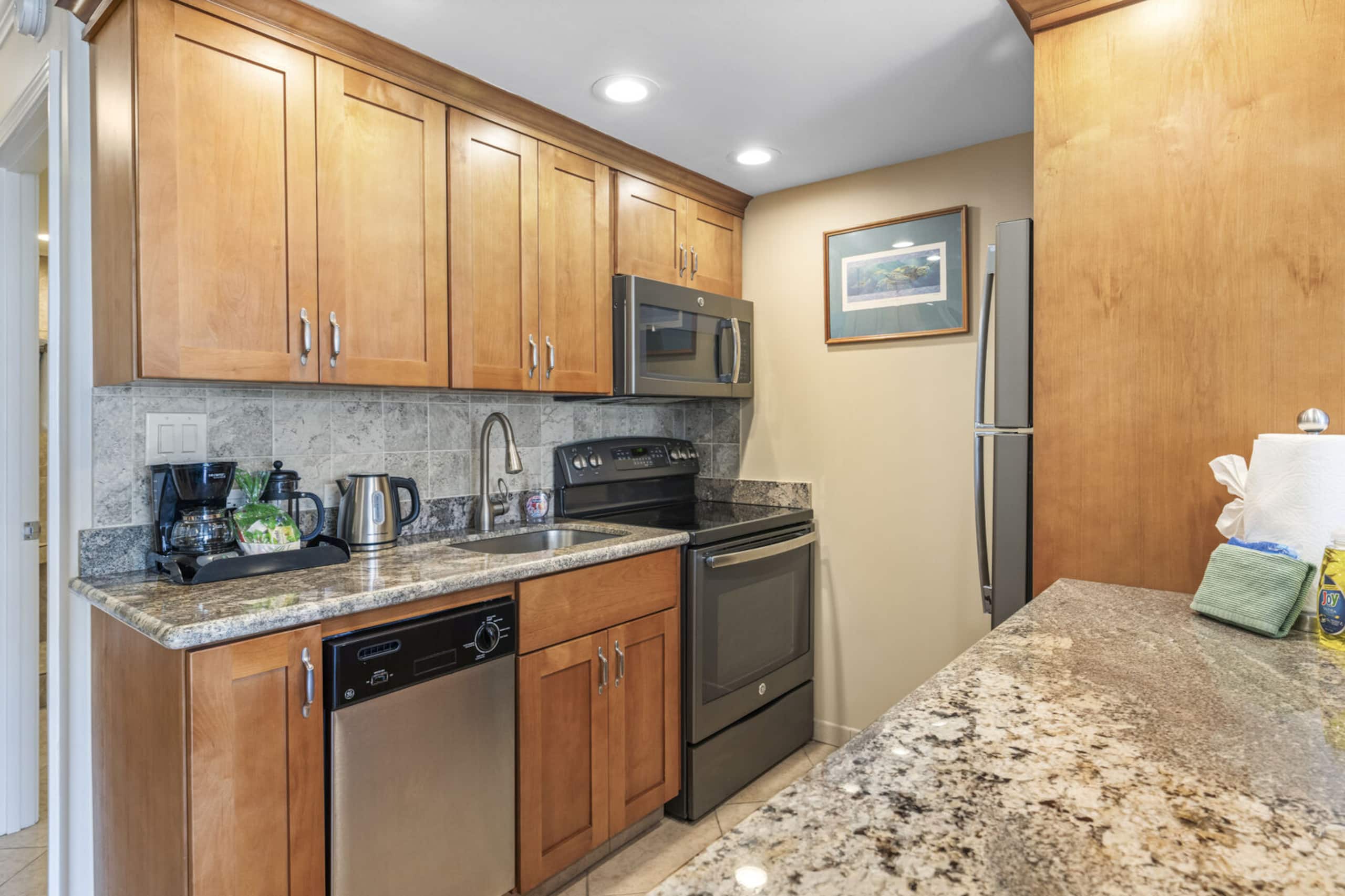 Relaxing Beachfront Studio Retreat – Lahaina Shore - Image 6