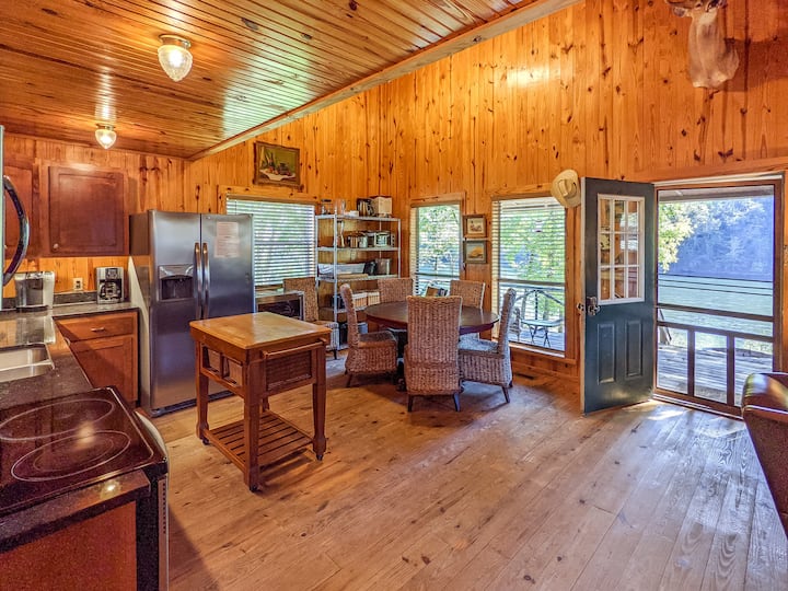 Coolwater Retreat on the White River Houses for Rent in Mountain