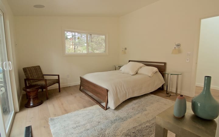Third Bedroom - Queen Bed