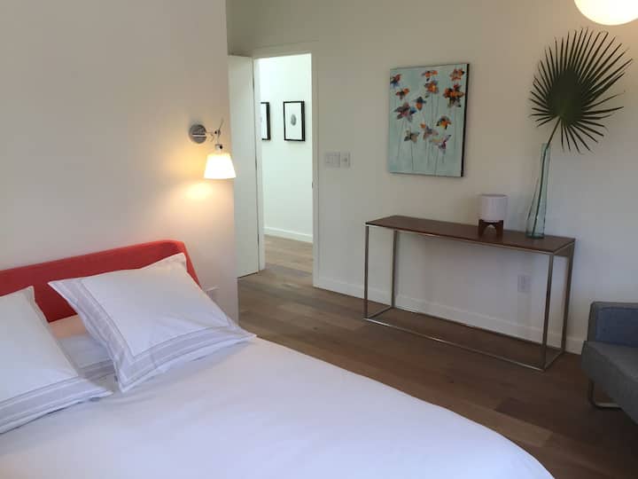 Second Bedroom - Queen Bed