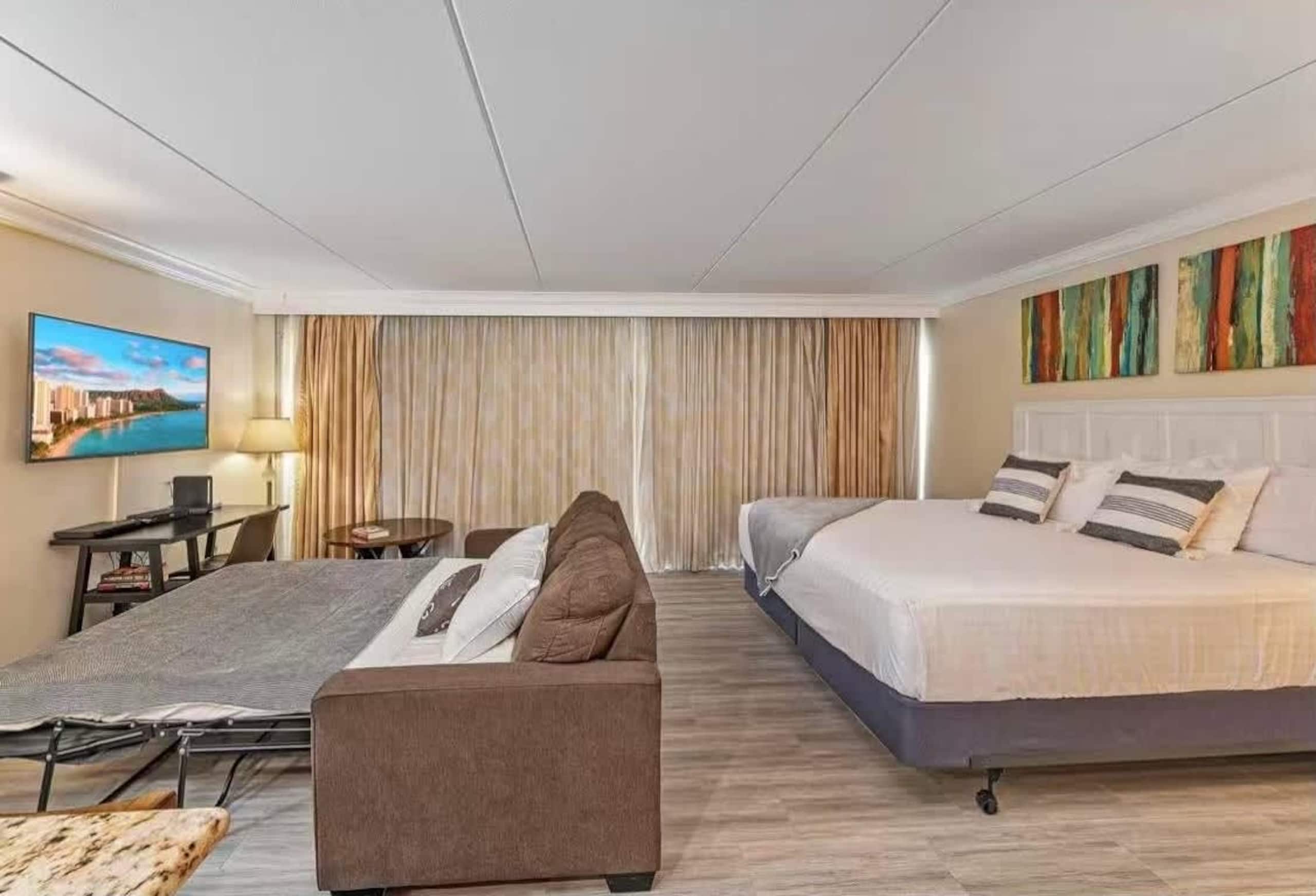 Condo in Honolulu · ★4.79 · 1 bedroom · 2 beds · 1 private bath - Image 7