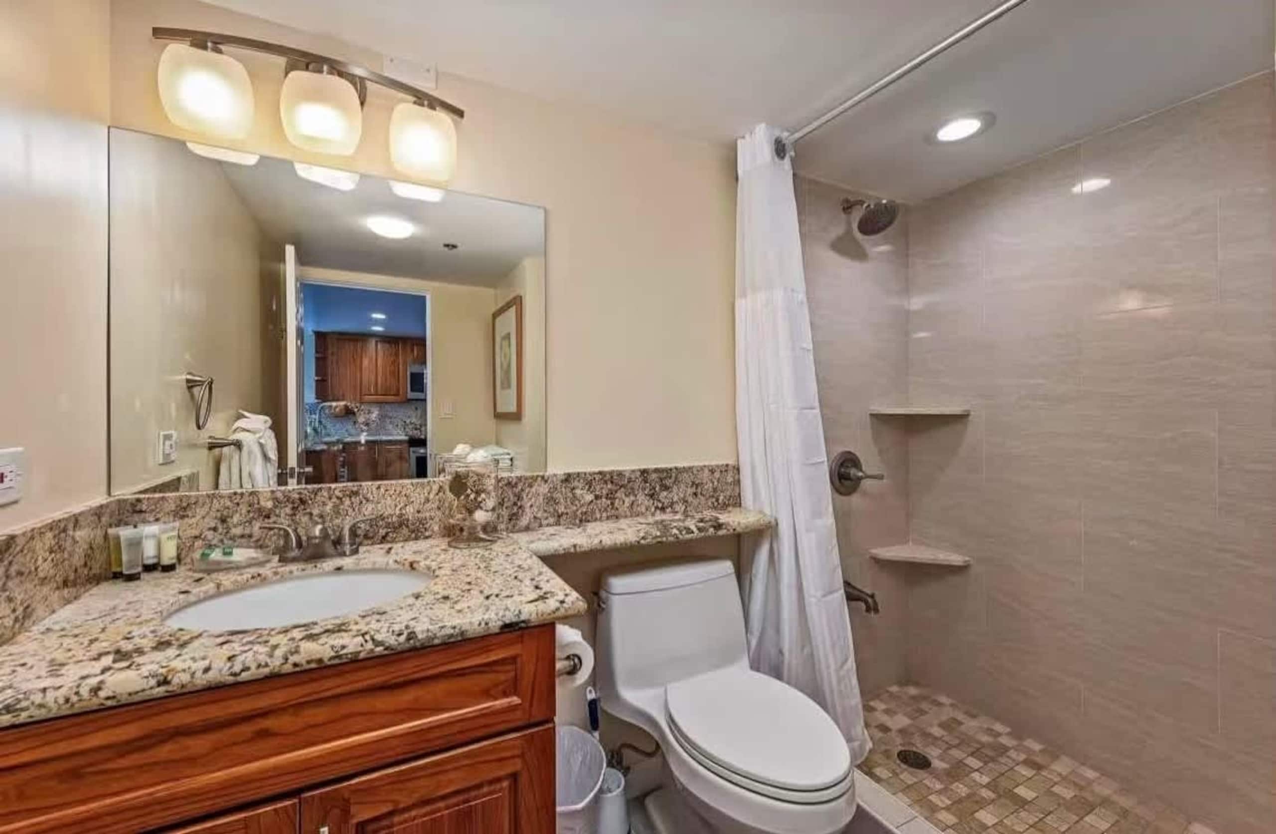 Condo in Honolulu · ★4.79 · 1 bedroom · 2 beds · 1 private bath - Image 14