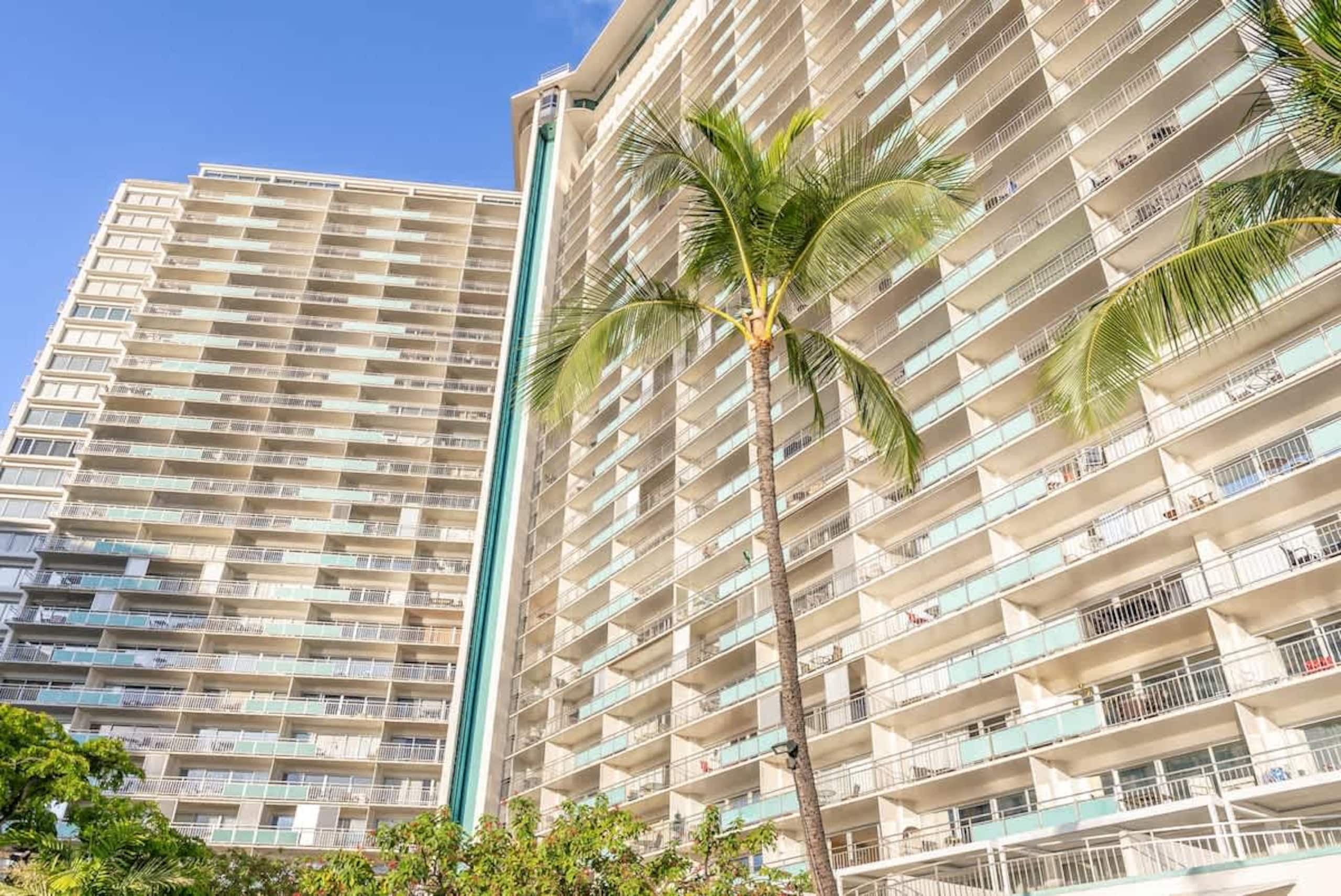 Condo in Honolulu · ★4.79 · 1 bedroom · 2 beds · 1 private bath - Image 31