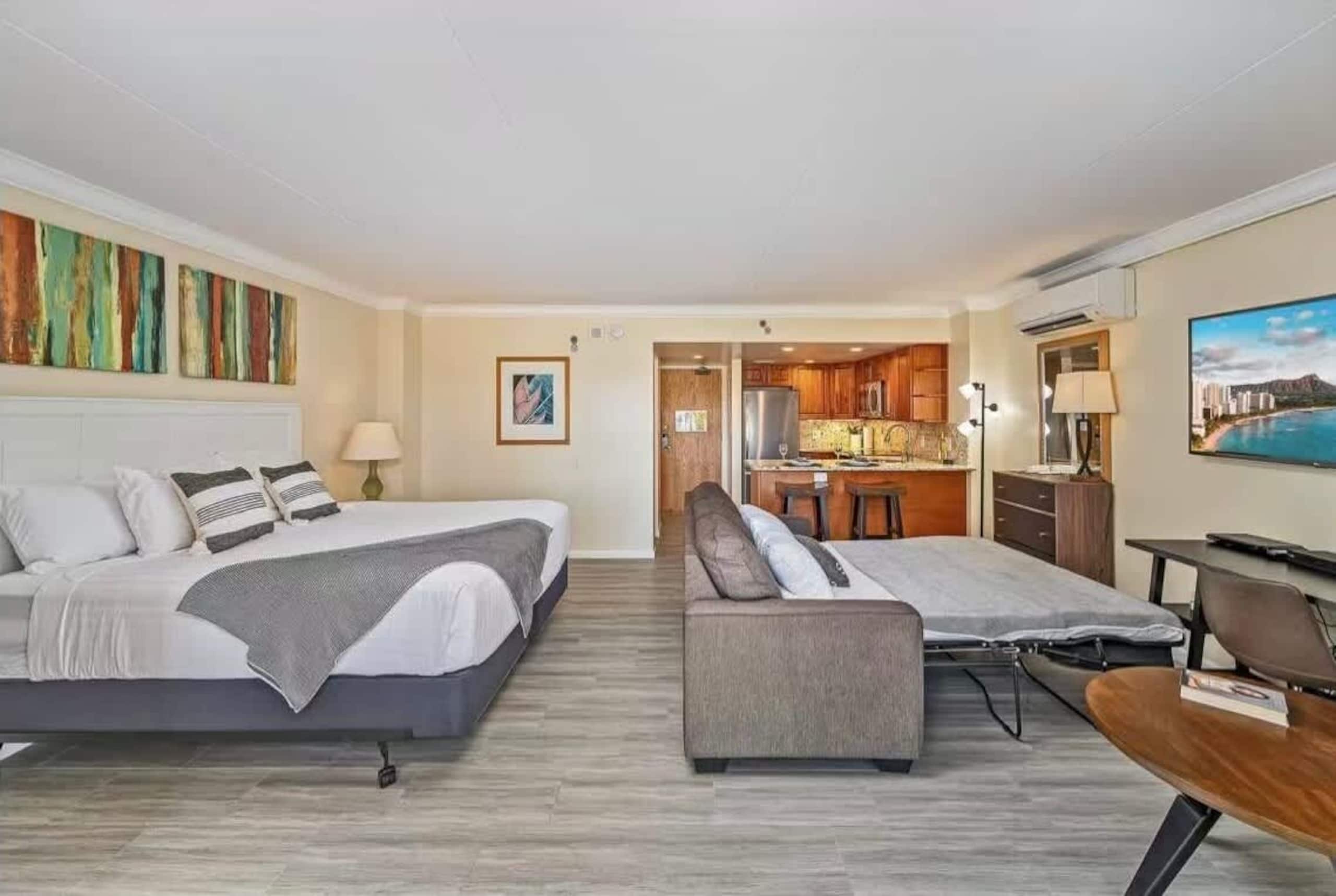 Condo in Honolulu · ★4.79 · 1 bedroom · 2 beds · 1 private bath - Image 6