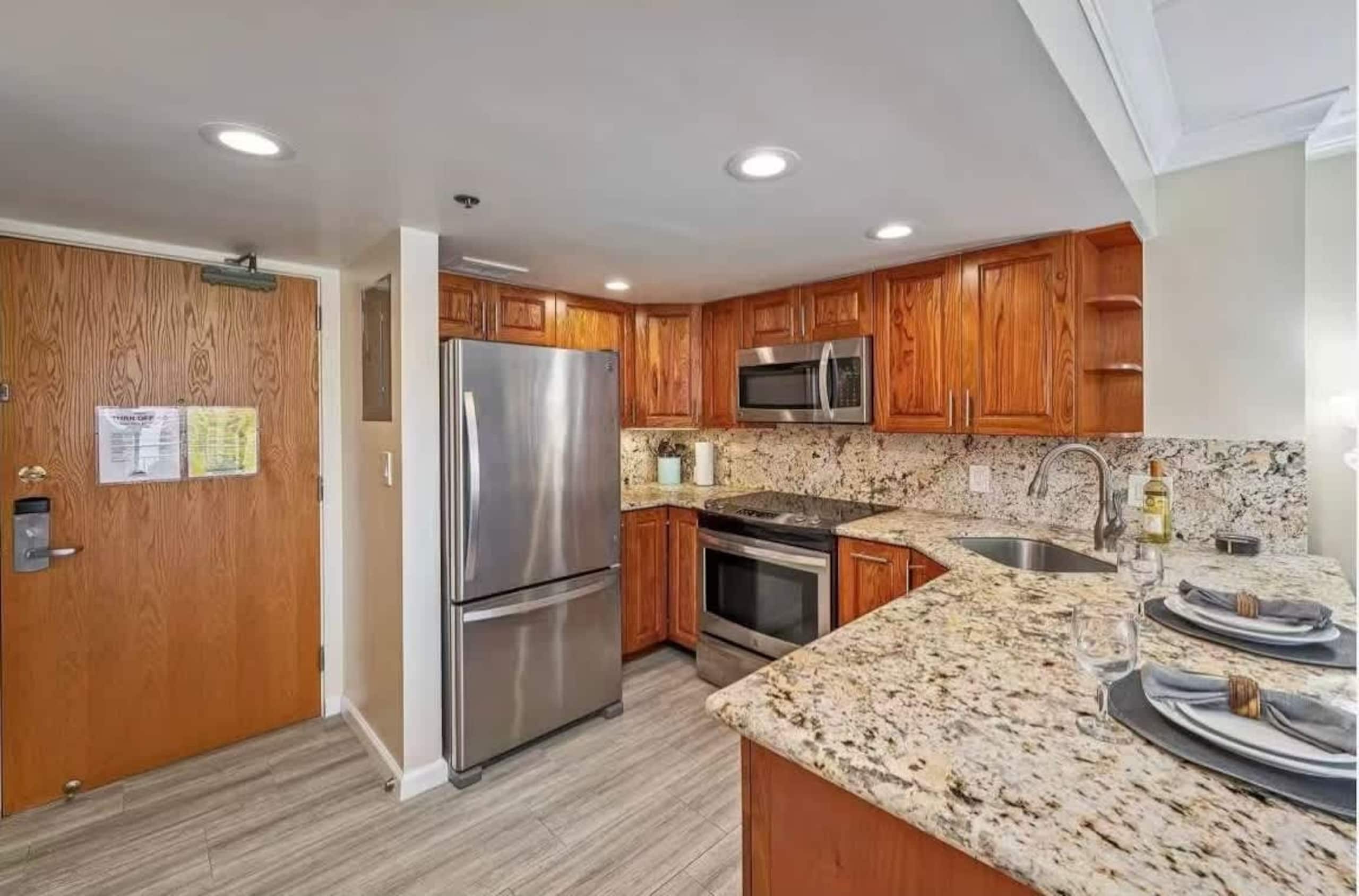 Condo in Honolulu · ★4.79 · 1 bedroom · 2 beds · 1 private bath - Image 11