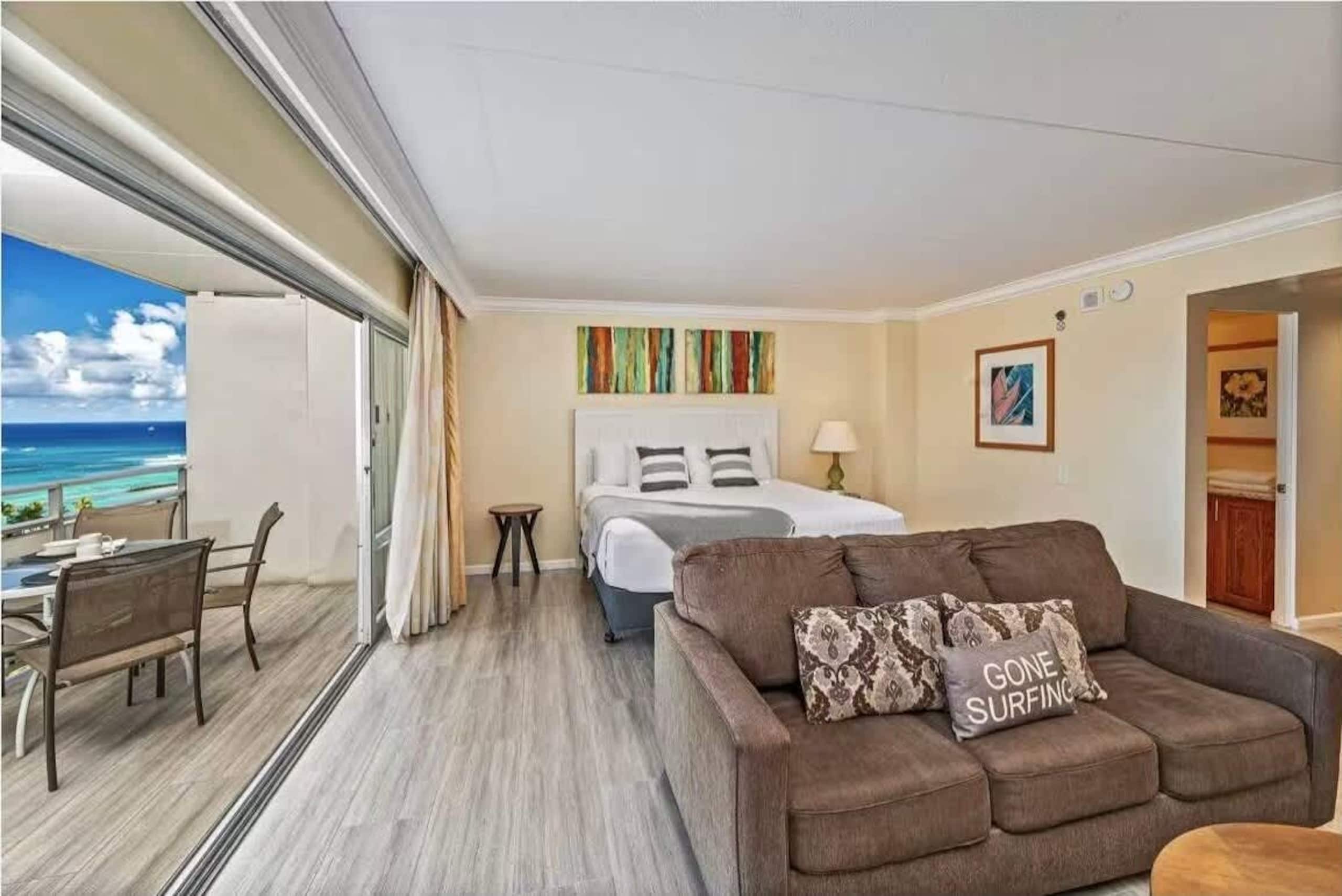 Condo in Honolulu · ★4.79 · 1 bedroom · 2 beds · 1 private bath - Image 12