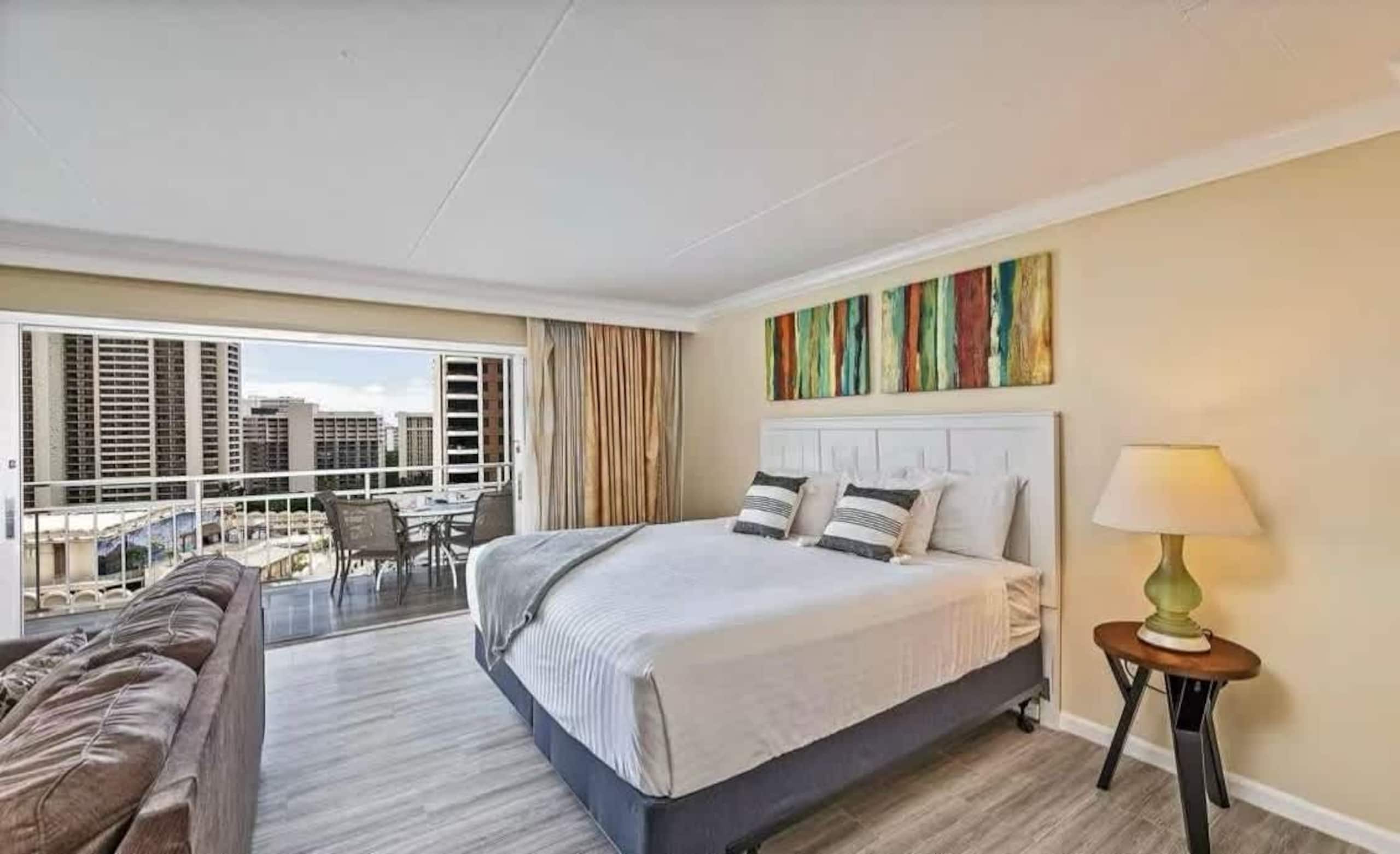 Condo in Honolulu · ★4.79 · 1 bedroom · 2 beds · 1 private bath - Image 9