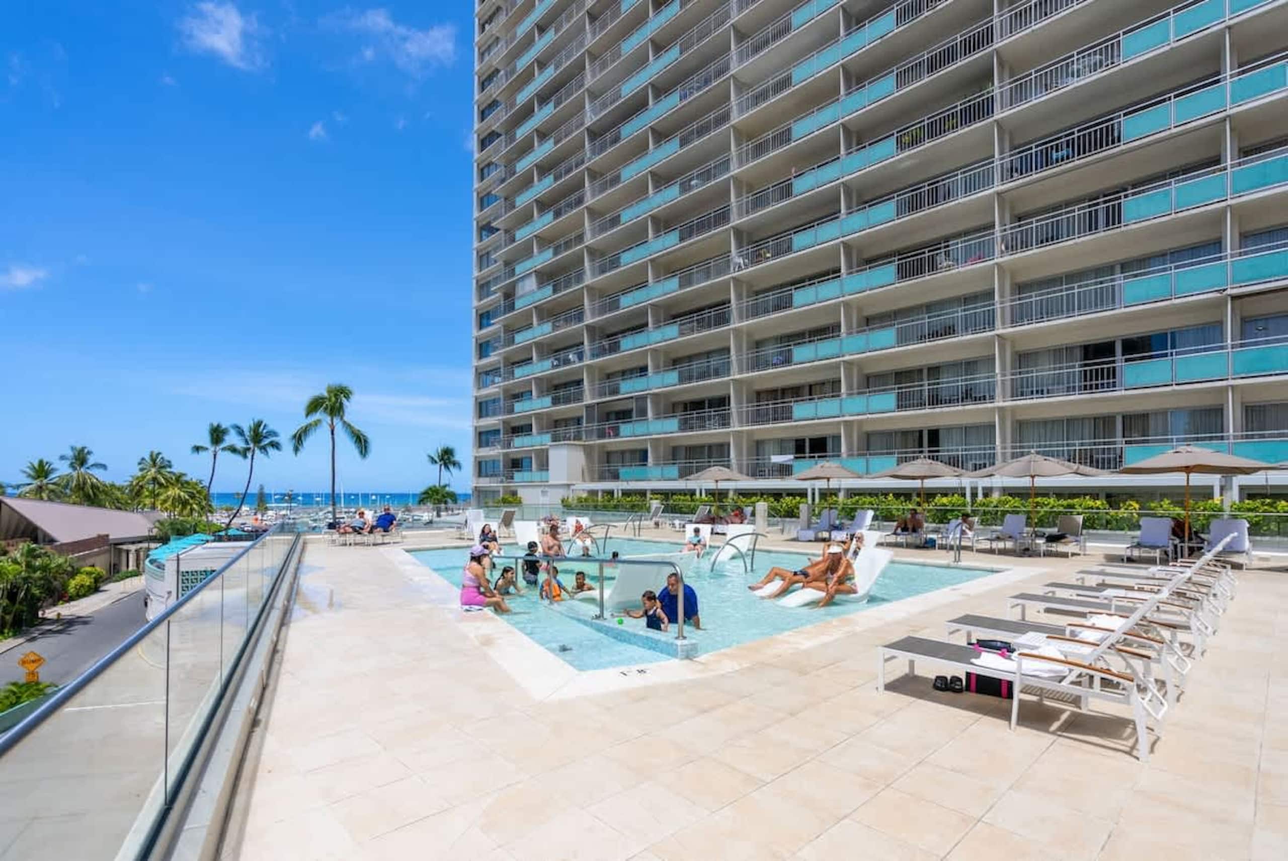 Condo in Honolulu · ★4.79 · 1 bedroom · 2 beds · 1 private bath - Image 29