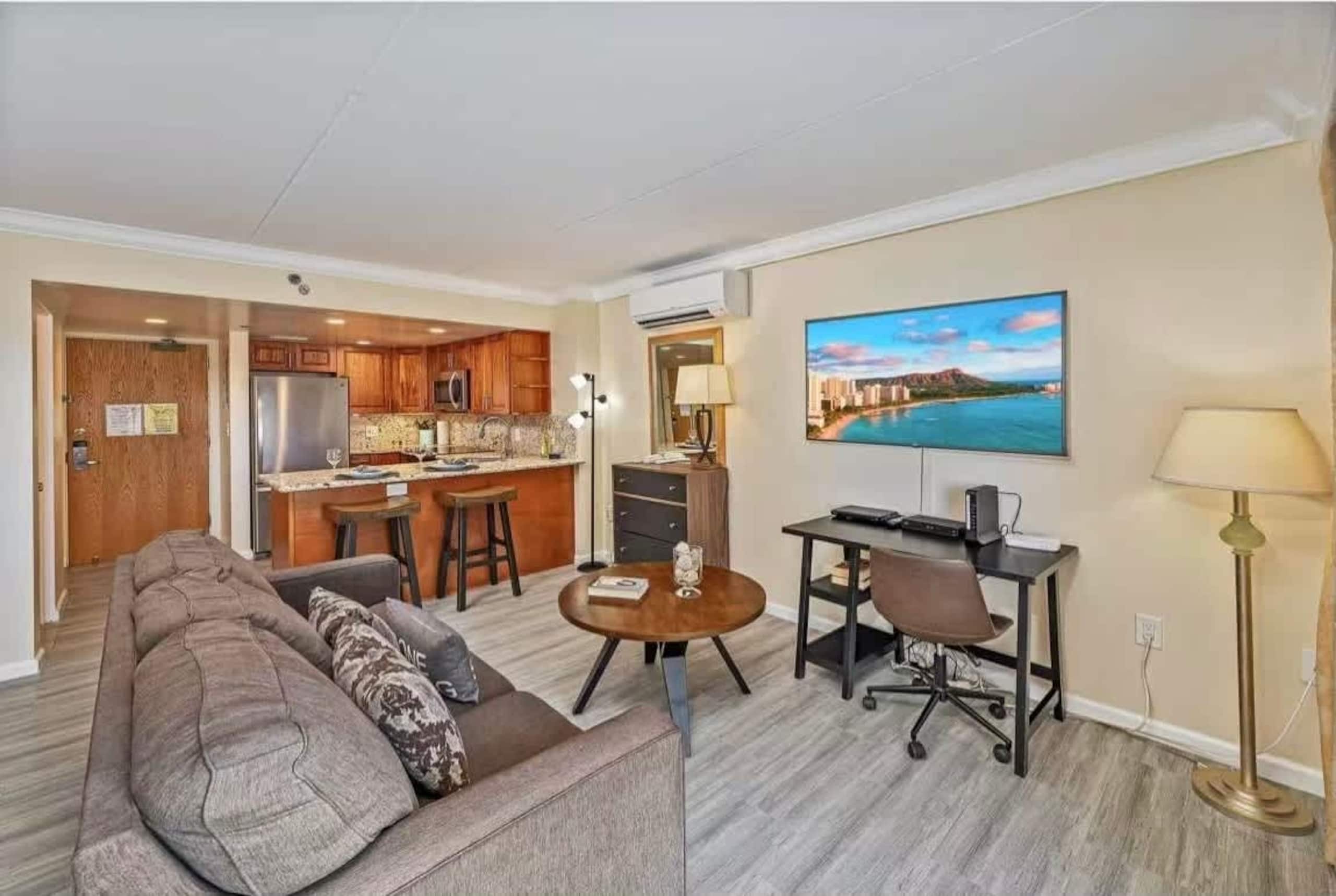 Condo in Honolulu · ★4.79 · 1 bedroom · 2 beds · 1 private bath - Image 2