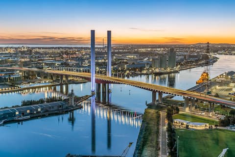 3 Bath 3BR | Magical Docklands Skyline Views