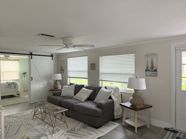 Coastal Bay Retreat • Bay Views • 2 Miles To Ami - Bradenton Beach, FL