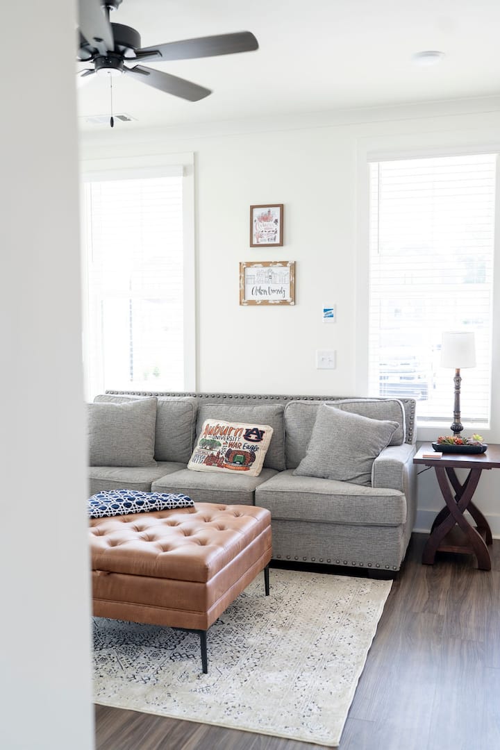 Útulná obývacia izba s rozkladacou pohovkou