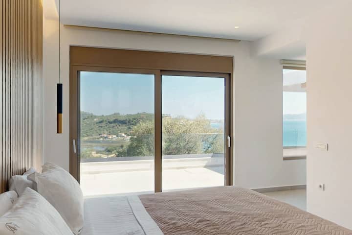 Kolmas kahden hengen makuuhuone yläkerroksessa (makuuhuone 3).