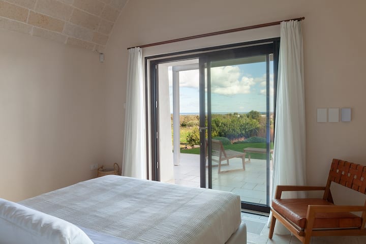 غرفة النوم المزدوجة الثانية التي يمكن الوصول إليها من الخارج. (غرفة النوم 5)